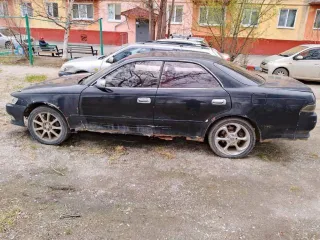 Toyota Mark II 1985 года, черный цвет. Модель двигателя: 1G, бензиновый, номер 6299922, мощность 135 л.с. (99 кВт), рабочий объем 1988 см³. Кузов № GX906653696. ПТС: 25 РСМ 647442, госномер У 470 АХ 125. Страна изготовитель: Япония. Технически допустимая максимальная масса 1565 кг, масса в…