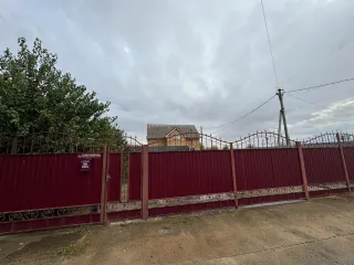 Жилой дом 127 кв.м и земельный участок 833 кв.м в Ростовской области. Кадастровый номер дома: 61:13:0010305:180. Кадастровый номер участка: 61:13:0010305:134. Адрес: Ростовская обл., Зимовниковский район, п. Зимовники, пер. Солнечный, 46 «а».