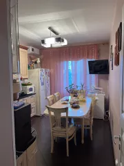 Жилое помещение (квартира) кад.№ 78:40:0008341:11099, площадью 87,3 кв.м.
Расположенная по адресу: расположенную по адресу: Санкт-Петербург, пр-кт. Ленинский, д. 72, корп. 1, литера. А, кв. 555
Общий метраж 87.3м2. 
Спальня 14м2, 
Детская 16.4,м2,
Гостиная 18.4м2, 
Кухня 14,2м2, 
Гардеробная…