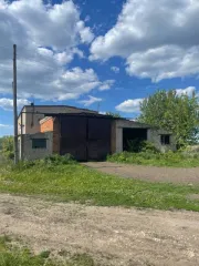 Здание 368,4 кв.м. и земельный участок 39571 кв.м. в Орловской обл. земельный участок; категория земель: земли населённых пунктов; вид разрешенного использования: для размещения и обслуживания производственного здания; площадь 39571 кв.м, адрес: Орловская обл., Новосильский р-н, с/п Прудовское, с…
