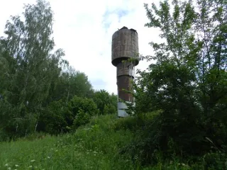 Земельный участок 1960 кв.м с водонапорной башней, Марий Эл. Земельный участок с кадастровым номером 12:13:0030203:180 площадью 1960 кв. м с расположенным на нем объектом недвижимого имущества, местоположение: Российская Федерация, Республика Марий Эл, Моркинский р-н, д. Чукша, ул. Мира. Земельный…