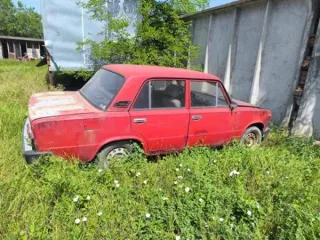 ВАЗ 21013 1983 года выпуска, красный цвет, VIN ХТА210130D4342408, госномер А243ОЕ95. Транспортное средство находится в неудовлетворительном, нерабочем техническом состоянии. Документы и ключ зажигания отсутствуют.