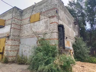 Гаражный бокс 140.8 кв. м, Хабаровский край, г. Комсомольск-на-Амуре, ул. Уральская, бокс 139, 2, ПАК "ЗиС", Литер Л. Кадастровый номер 27:22:0051312:312. Снижение цены на 15%. Цена 3076235 руб. (НДС не облагается). Задаток 769058,75 руб. Шаг 30762,35 руб. Кадастровая стоимость 1054732 руб…