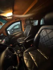 Mercedes-Benz Viano 3,5, 2007 года выпуска, черный цвет; мощность двигателя 231 л.с.; идентификационный номер VIN WDF63981313327520; государственный номер A174AA99. В автомобиле существенно проработан интерьер.