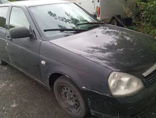 ЛАДА ПРИОРА 2008 года выпуска. VIN: XTA21723080002957. Цвет кузова: сине-черный. Автомобиль после ДТП. Имеются следы сквозной коррозии.