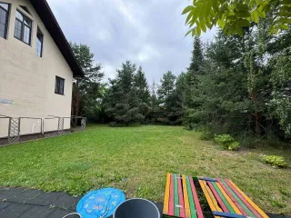 Жилое здание 334.9 кв.м, кадастровый номер 50:20:0010111:282, расположено в Московской области, Одинцовский район, дер. Мякинино, ЗАО «Береста», уч. 46. Земельный участок 1500 кв.м, кадастровый номер 50:20:0010102:6, вид разрешенного использования - для индивидуального жилищного строительства…