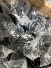 Лакокрасочные материалы и мебельная фурнитура Краска, накладки на мебельные ножки 1) Краска на водной основе в пластиковой 1 штука весом брутто 5,5 кг; 2) Пропитка для паркета в пластиковой бутылке 6 штук; 3) Базовое покрытие на водной основе 5 штук; 4) Сшиватель в пластиковой бутылке 1 штука; 5)…