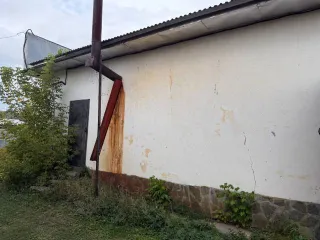 Здание магазина 79,1 кв.м. и земельный участок 869 кв.м. в Алтайском крае. Нежилое здание магазина площадью 79,1 кв.м., адрес: Алтайский край, Алтайский район, с. Ая, ул. Алтайская 3, кадастровый номер 22:02:080006:251 Земельный участок площадью 869 кв.м., адрес:, Алтайский край, Алтайский район…