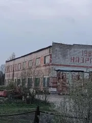 Нежилое здание 1124,3 кв.м с участком, Ярославская область, Первомайский округ, территория Погорелка, здание 1. Кадастровый номер 76:10:011301:10151. Количество этажей: 1. Год ввода в эксплуатацию: 1986. Материалы наружных стен: кирпич.