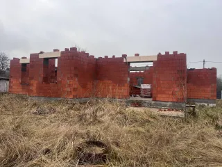 Недостроенный дом 176.8 кв.м и участок 1525 кв.м, Владимирская область. Жилой дом (недостроенный), площадью 176,8 кв.м., расположенный по адресу: Владимирская область, Судогодский район, сельское поселение Муромцевское, поселок Бег, Луговая ул, д.14, кадастровый (условный) номер: 33:11:130102:861…