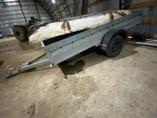 Металлическая лодка кустарного производства с деревянными веслами, документы отсутствуют - 1 шт. (Уведомление №2238 К от 22.09.2025 г.) Рабочее состояние не проверялось, реализация в качестве годных остатков. Имущество продается в том виде, комплектности и состоянии, в каком оно есть. За скрытые…