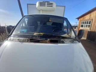 Грузовой фургон 172412, 2016 г.в., г/н M969HP75, цвет белый, VIN: X96172412G0020790, номер кузова (прицепа): 330200G0784190, ПТС отсутствует. На переднем бампере с правой стороны имеется раскол, с правой стороны кузова имеются повреждения. Год выпуска: 2016. Марка грузовика: грузовой фургон. Модель…