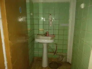 Здание кинопроката площадью 1430,4 кв.м, кадастровый номер 44:27:070104:946; здание гаража площадью 249,3 кв.м, кадастровый номер 44:27:070104:942; здание склада площадью 261,6 кв.м, кадастровый номер 44:27:070104:948. Земельный участок площадью 4393 кв.м, категория земель: земли населенных…