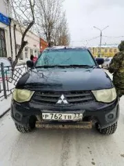 Mitsubishi L200 2010 года, черный цвет. Грузовой бортовой автомобиль, категория B/N1G. VIN: MMCJNKB40ADZ14666, госномер Р762ТВ33. Двигатель UCCF4906, объем 2.5 л (2477 см³), мощность 136 л.с. (100 кВт).