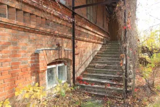 Баклаборатория площадью 510.1 кв. м, одновременно с земельным участком по адресу: Курганская область, г. Шадринск, ул. Михайловская, д. 182. Здание баклаборатории 1 инфекционного отделения, назначение: нежилое, кадастровый номер: 45:26:080204:65, площадь: 510.1 кв. м, количество этажей 3, в том…