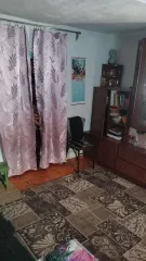 Жилое здание площадью 37.8 кв.м с кадастровым номером 42:34:0104010:18 расположено по адресу: Кемеровская область, Таштагольский район, город Таштагол, улица Геологическая, дом 25. Размер доли в праве 1/6. Земельный участок площадью 1028 +/- 11.22 кв.м с кадастровым номером 42:34:0104010:14…