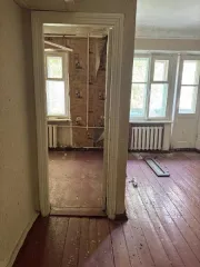 Однокомнатная квартира, назначение жилое, общая площадь 29,8 кв.м., расположенное по адресу: КБР, Чегемский район, с.п.п.Звездный, ул.Ленина, д.28, кв. №13, этаж-2, с кадастровым номером 07:08:1000001:411. Общие сведения об ограничениях и обременениях: нет. Кадастровая стоимость: 356799.13…