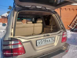 Toyota Land Cruiser 100 2005 года выпуска. VIN кузова: JTEHT05J252076211. Ознакомление с автомобилем осуществляется по месту его нахождения. Дату и время осмотра необходимо предварительно согласовать по телефону: +79248631111.