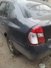 Renault Symbol 2007, модель Renault Symbol 4EX1493. Год выпуска 2007, VIN VF1LB03C538134201. Цвет кузова темно-серый. Номер двигателя K7JA700 RJ53080. Рабочий объем 1390 см³, мощность 75 л.с. (55 кВт), экологический класс второй, тип транспортного средства легковой. Состояние: царапины и вмятины по…