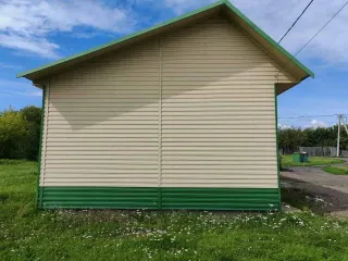 Магазин - нежилое здание с кадастровым номером 42:16:0101002:2002, расположенное по адресу: 652270, Россия, Кемеровская обл, Чебулинский р-н, пгт. Верх-Чебула, ул Молодежная, 1, А., площадь 52,7 кв.м., количество этажей 1, в том числе подземных 0, материал наружных стен: шлакобетонные. Земельный…