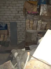 Гараж, площадь 21,4 кв.м., назначение: нежилое, адрес: Россия, Саратовская обл, г Саратов, ул Лесная, дом Б/Н ГСК "Модуль-77", помещение 3. Находится в долевой собственности, размер доли: 1/2. Кадастровый номер: 64:48:000000:226997