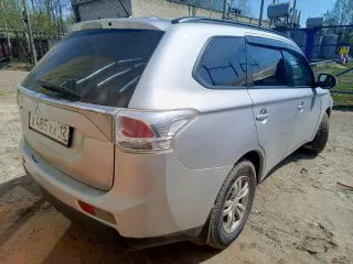 Mitsubishi Outlander 2013 года, госномер Х485ХХ12, VIN Z8ТХТGF3WDМ022294. Мощность двигателя 167 л.с (122,80 кВт), объем 2360 см³, цвет серебристый. Находится по адресу: РМЭ, г. Йошкар-Ола, ул. Строителей, д.94. Ключи и СТС в наличии. Автомобиль с обременением залога в пользу ПАО «Совкомбанк».
