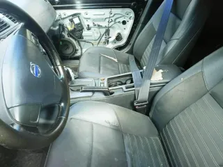 Volvo S40, 2007, черный, 141 734 км, 1 596 МТ (99,96 л.с.), бензин, передний, VIN YV1MS204282363187, седан, в нерабочем состоянии, разбито лобовое стекло, вмятины на правой стороне кузова и дверях, отломлено правое боковое зеркало, множественные повреждения кузова коррозией, багажник не…