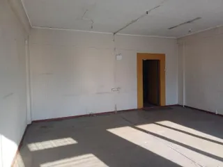 Нежилое помещение площадью 27,1 кв. м, расположенное по адресу: Иркутская область, г. Усолье-Сибирское, ул. Менделеева, здание 45, помещение 6а. Помещение находится на 2 этаже здания с кадастровым номером 38:31:000008:1324. Назначение — нежилое.