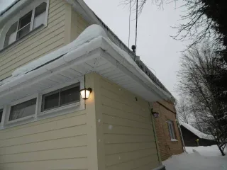 Здания и земельный участок общей площадью 1176 кв.м в Москве. Нежилое здание, кадастровый номер: 77:18:0170804:78, площадью 150,4 кв.м, адрес: г. Москва, поселение Марушкинское, квартал 116, владение 56, стр. 1. Нежилое здание, кадастровый номер: 77:18:0170707:399, этажность 1, площадь 16,6 кв.м…