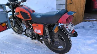 Мотоцикл ИЖ-7.107010 1997 года, госномер 2809АА11, двигатель 0016897, номер рамы 0016897, цвет красный. В наличии оригиналы ПТС, СТС и договор купли-продажи ТС (11-006265-1). Детальная информация об имуществе представлена в приложении 4 к информационному сообщению. Наличие ключей и документов (при…