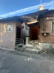 Квартира 57.3 кв.м., Ростовская область, г. Ростов-на-Дону, ул. Сарьяна, д 55-57-59/45/40, квартира 6. Кадастровый номер: 61:44:0032032:603. Находится в общей долевой собственности с другими физическими лицами, доля в праве 1/4. В соответствии с действующим законодательством остальные участники…