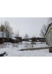 Дом с участком в Ленинградской области: 1/2 доля дома (площадь 66.09 кв.м) и 1/2 доля земельного участка, а также ещё 1/2 доля дома и 1/2 доля земельного участка, плюс 1/2 доля в земельном участке (КН 47:05:0702001:31, площадь 1200 кв.м) по адресу: Ленинградская область, Подпорожский муниципальный…