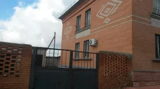 Земельный участок и нежилые здания, 1467.24 кв.м, Орловская область. Земельный участок с кадастровым номером 57:20:0010207:8, общей площадью 1000,04 +/- 11 кв. м, по адресу: Российская Федерация, Орловская область, р-н Новодеревеньковский, пгт. Хомутово, ул. Комсомольская, д. 12а, РНФИ…