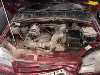 Chevrolet Niva 2008 года, госномер Е481РТ18. VIN: X9L21230080249836. Объем двигателя 1690 см³, мощность 79.6 л.с. Автомобиль после ДТП: поврежден передний бампер, решетка радиатора, капот, правая пассажирская дверь, правая фара сломана, отсутствует боковое зеркало заднего вида с пассажирской…