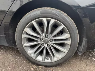 Автомобиль Hyundai Genesis, 2015 года выпуска. Цвет кузова черный. VIN KMHGN41CDGU117616, регистрационный номер Р582ТЕ 39. Мощность двигателя 249 л.с., объем 2999 см³. Коробка передач автоматическая, привод передний. Пробег 322348 км. Экологический класс пятый.