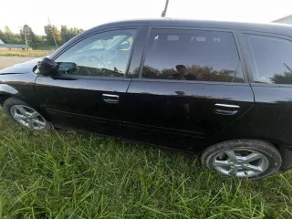 Audi A3, 2012 года, 105 лс, 205973 км, АКПП. Легковой автомобиль, Audi A3, VIN: WAUZZZ8P4DA046785, 2012 год выпуска. Авто не на ходу, двигатель неисправен, турбина неисправна, коробка в нормальном состоянии. По кузову на заднем бампере есть сколы, по ходовке нормально. Машина больше года стоит.