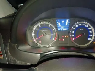Hyundai Solaris, 2011 года выпуска, VIN: Z94CT41DBBR021711; белый (залог ПАО «Авто Финанс Банк»).
