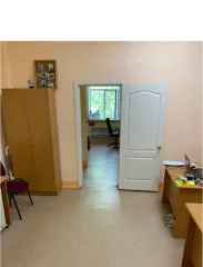Нежилое здание 2953,9 кв.м, земельный участок 1674 кв.м, г. Биробиджан, Еврейская АО. Имущественный комплекс в г. Биробиджан - нежилое здание, площадью 2953,9 кв.м., кадастровый 79:01:03:00008:85, количество этажей: 3, адрес: Еврейская автономная обл., г. Биробиджан, ул. Миллера, д. 8. Ограничения…