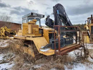 Экскаватор гусеничный Hyundai R300LC-9SH, заводской номер HHKHZ808LE0000183, 2014 год выпуска, госномер 58 УЕ 9248 (63 СВ 9366). Экскаватор гусеничный Hyundai R300LC-9S, заводской номер HHKHZ810LE0001178, 2014 год выпуска, госномер 58 УЕ 9241 (63 СВ 9362). Трактор ДТ-75 ДЕРС2 с буровой установкой…