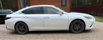 Lexus ES250 2022 Автомобиль марки LEXUS модель ES250, 2022 г.в., VIN-номер JTHB11B1302045907. Транспортное средство находится в залоге у ПАО «СОВКОМБАНК». Залог прекращается в случае продажи заложенного имущества. Место нахождения транспортного средства: Московская область, г. Наро-Фоминск, пл…