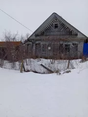 Здание, жилое, площадь 29 кв. м., общая долевая собственность, доля в праве 1/5, кадастровый номер 21:07:221703:107, с земельным участком для ведения личного подсобного хозяйства, площадь 3700 кв. м., общая долевая собственность, доля в праве 1/5, кадастровый номер 21:07:221703:12, местоположение…