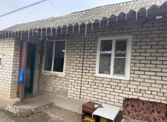 Жилой дом 52.2 кв.м и земельный участок 380 кв.м в Ставропольском крае. Дом, кадастровый номер 26:27:061302:314, одноэтажный, адрес: Ставропольский край, Советский район, г. Зеленокумск, ул. Лермонтова, д. 43. Земельный участок, кадастровый номер 26:27:061302:80, площадью 380 +/- 7 кв.м, расположен…