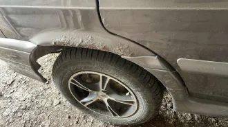 Автомобиль LADA 211440 SAMARA 2013 года выпуска, 82 л.с., VIN: XTA211440D5201283. Техническое состояние: автомобиль не на ходу. Пробит блок двигателя, коррозия кузова, износ ходовой, прогнил лонжерон, пробег неизвестен.