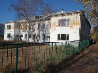 Недвижимое имущество, состоящее из: Земельного участка с кадастровым номером 19:02:010532:425, площадью 1670,00 кв.м., расположенного по адресу: РХ, г. Черногорск, ул. Чапаева, 27А. с расположенным на нем объектом недвижимого имущества: Нежилое здание, три этажа: два надземных, один подвальный…