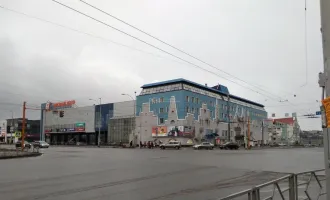 Нежилое помещение 1294,6 кв. м, г. Кемерово, пр. Кузнецкий, 33б, пом. 601, этаж 6, номер на поэтажном плане 601, адрес: Кемеровская область, г. Кемерово, пр. Кузнецкий, д. 33б, пом. 601, кадастровый номер 42:24:0501006:1215. Обременение: залог АО «Кемсоцинбанк».