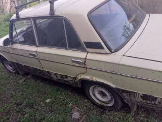 1/4 доли в праве на легковой автомобиль, марка: ВАЗ, модель: 21063, год изготовления: 1988, цвет: бежевый, VIN: ХТА210630К2108027, ПТС: 64 НВ 328094, модель двигателя: 2103, двигатель №: 5118926, кузов №: ХТА210630К2108027. Находится в долевой собственности, размер доли: 1/4