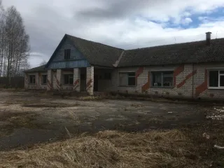 Нежилое здание бывшая школа 836.7 кв.м и земельный участок 9355 кв.м Псковская область Нежилое здание (здание бывшей МБОУ "Рубиловская основная общеобразовательная школа") Нежилое здание (бывшая школа) расположенное по адресу: Псковская область, Пушкиногорский муниципальный округ, д. Рубилово, д…