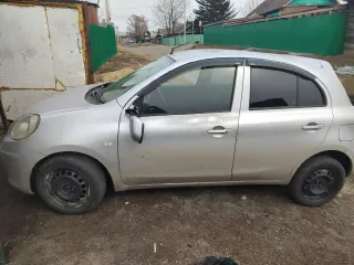 Легковой автомобиль марки Nissan March 2011 г.в., государственный номер К567ОХ28, номер кузова K13336621, находится в совместной собственности с супругой должника.