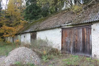 Шесть нежилых зданий общей площадью 1385,9 кв. м по адресу: Московская область, Спецлесхоз Учинский. Кадастровые номера: 50:13:0000000:20893, 50:13:0000000:20890, 50:13:0000000:20883, 50:13:0000000:20885, 50:13:0000000:20887, 50:13:0000000:20892. Общая площадь: 1385.9 кв. м. Количество этажей: 1…