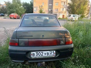 Легковой автомобиль, марка: ВАЗ, модель: 21104, год изготовления: 2005, цвет: темно зеленый, VIN: ХТА21104060910523, г/н: В302УВ21. Титульный собственник   супруг должника. На ходу, двигатель в рабочем состоянии, дно ржавое и гнилое, просветы. Не эксплуатируется примерно с 2020 года.
